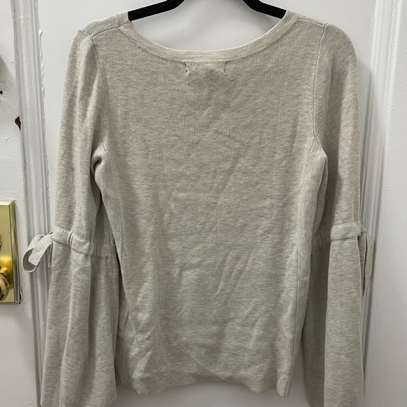 GREAT CONDITION!!! XS Banana Republic Bell Sleeve Sweater!! - Picture 2 of 3